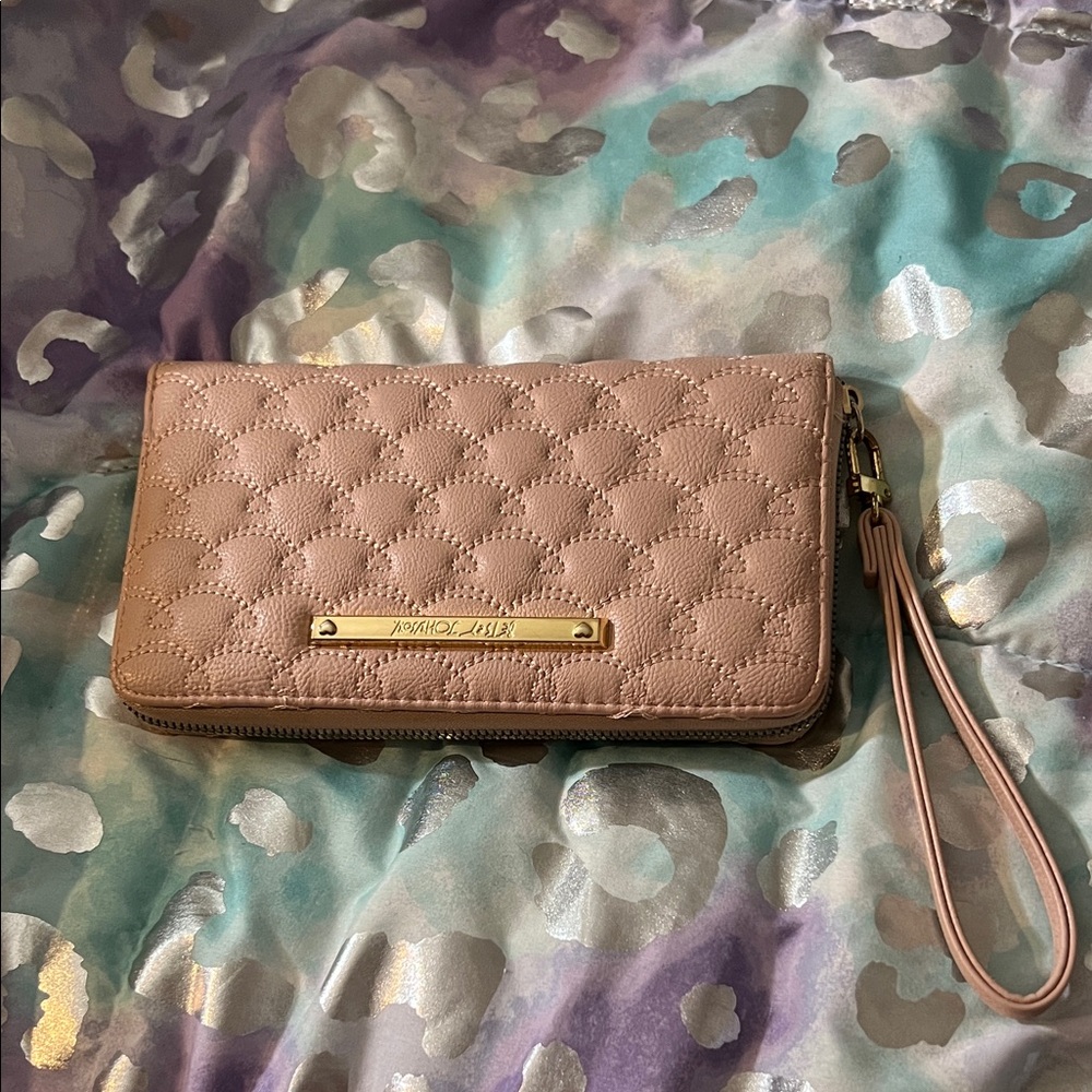 Betsy Johnson Pink Quilted Wristlet-EUC